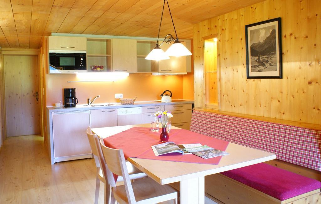 Haus Gstueat Lägenhet Lech am Arlberg Rum bild